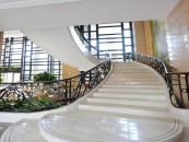Escaleras de mármol blanco